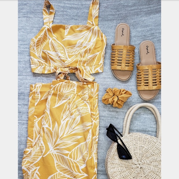 🚨//The Anita 2 piece Set// Yellow tropical print - Picture 3 of 8